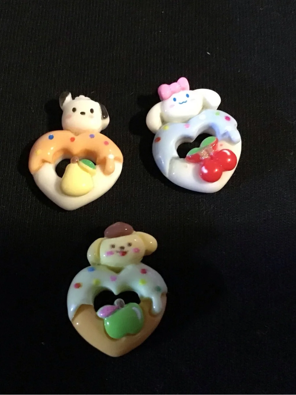 Set of 5 mini magnet with Sanrio character designs. Super cute.